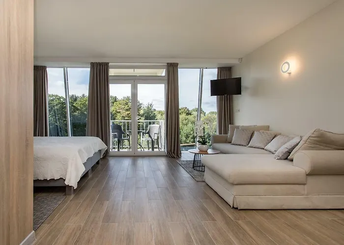 By The Sea With Underground Parking Apartment *